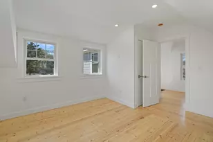 33 Vineyard Ave, Oak Bluffs, MA 02557 - Photo 16