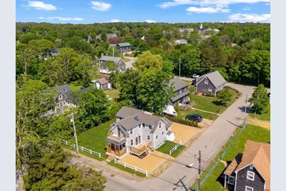 33 Vineyard Ave, Oak Bluffs, MA 02557 - Photo 2