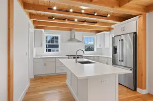 33 Vineyard Ave, Oak Bluffs, MA 02557 - Photo 16