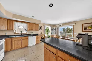 17 Bellevue St, New Bedford, MA 02744 - Photo 8