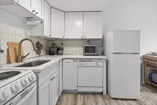 64 W Cedar St, Boston, MA 02114 - Photo 6