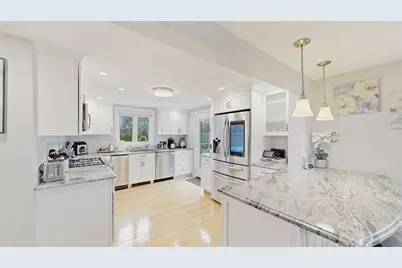 17 Lenox Ave, Saugus, MA 01906 - Photo 4