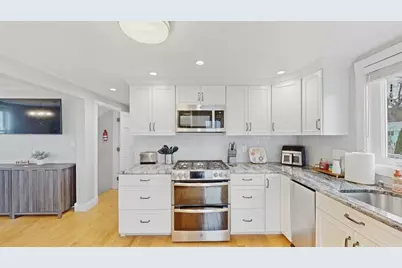 17 Lenox Ave, Saugus, MA 01906 - Photo 6