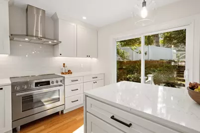 21 Vista St, Melrose, MA 02176 - Photo 6