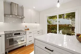 21 Vista St, Melrose, MA 02176 - Photo 6