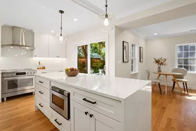 21 Vista St, Melrose, MA 02176 - Photo 4
