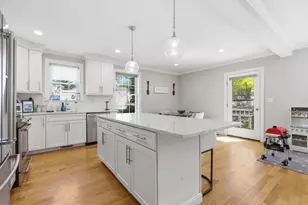 7 Spring Ct, Woburn, MA 01801 - Photo 8