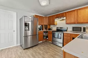 12 Hyannis Pl, Worcester, MA 01604 - Photo 6