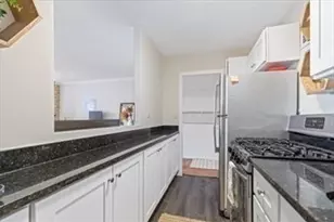 9 Hawthorne Pl, Boston, MA 02114 - Photo 2