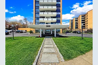 300 Lynn Shore Dr #203, Lynn, MA 01902 - Photo 1