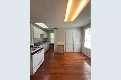 135-137 Lynde St #1, Melrose, MA 02176 - Photo 4