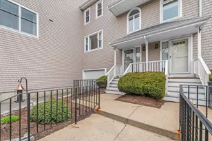 7 Whaler Ln, Quincy, MA 02171 - Photo 2