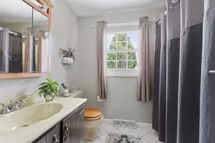 706 Lawton St, Fall River, MA 02721 - Photo 24