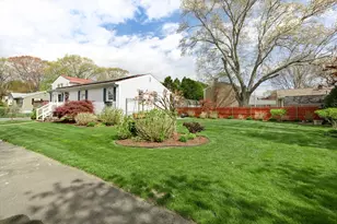 706 Lawton St, Fall River, MA 02721 - Photo 4