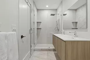 118 B St, Boston, MA 02127 - Photo 6