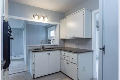 31 Bradford St, New Bedford, MA 02745 - Photo 14