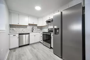 26 Williamsburg Ct, Shrewsbury, MA 01545 - Photo 1