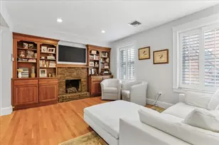 130 Myrtle St, Boston, MA 02114 - Photo 4