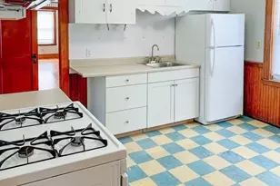 8 Wyvern St, Boston, MA 02131 - Photo 8