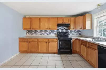 17 Bigelow St, Worcester, MA 01610 - Photo 6