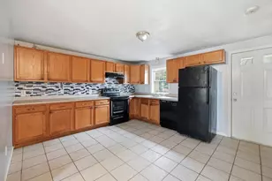 17 Bigelow St, Worcester, MA 01610 - Photo 4