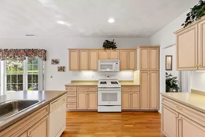91 Emerald Ct #91, Tewksbury, MA 01876 - Photo 6