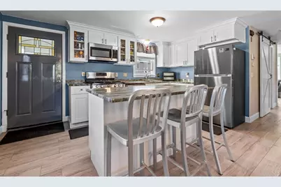 185 Eighteenth St, Lowell, MA 01850 - Photo 4
