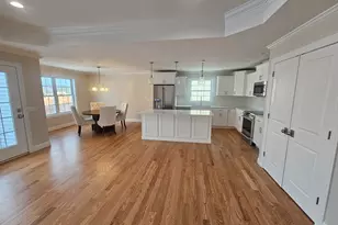 107 Sandalwood Dr, Wilbraham, MA 01095 - Photo 2