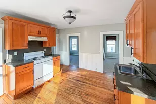 26 Arlington St, Amesbury, MA 01913 - Photo 12