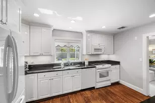 21 Phillips Ave, Swampscott, MA 01907 - Photo 12