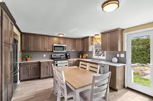 11 Norman Ave, Newburyport, MA 01950 - Photo 8