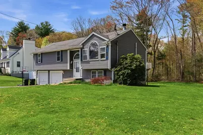 19 Fairfield Dr, Dudley, MA 01571 - Photo 2