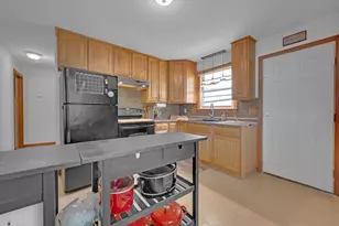 746-748 Alden St, Springfield, MA 01109 - Photo 6