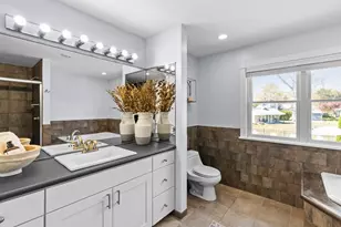 517 Pearse Rd, Swansea, MA 02777 - Photo 16