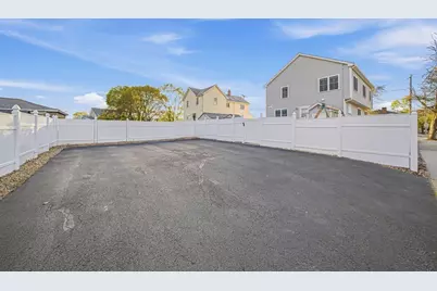 305 Lynn St, Malden, MA 02148 - Photo 6