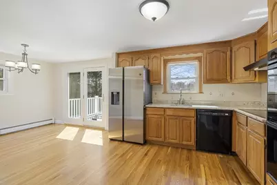 160 Ravenswood Road, Waltham, MA 02453 - Photo 2