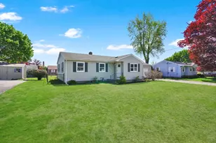 35 Sherwood St, Chicopee, MA 01013 - Photo 2