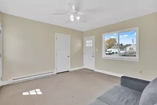 35 Sherwood St, Chicopee, MA 01013 - Photo 4
