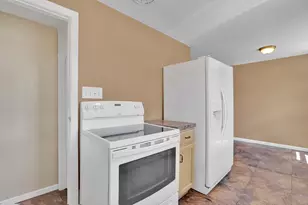 35 Sherwood St, Chicopee, MA 01013 - Photo 6