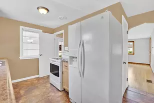 35 Sherwood St, Chicopee, MA 01013 - Photo 8