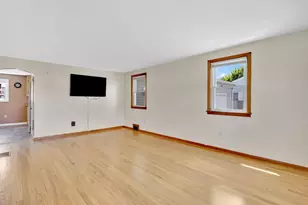 35 Sherwood St, Chicopee, MA 01013 - Photo 14