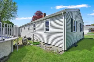 35 Sherwood St, Chicopee, MA 01013 - Photo 26