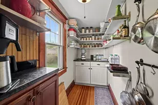 156 South St, Chicopee, MA 01013 - Photo 6
