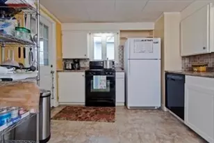 27 Morgan St, Holyoke, MA 01040 - Photo 26