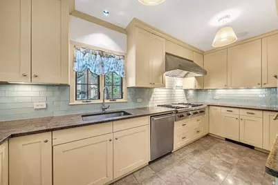 51 Fairfield St, Newton, MA 02460 - Photo 8