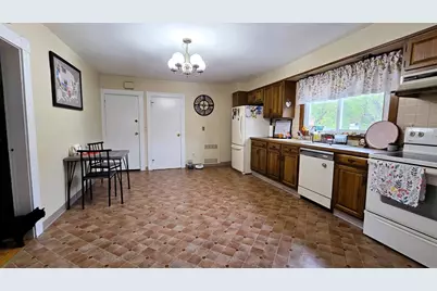 698 Church St #2, Northbridge, MA 01588 - Photo 10