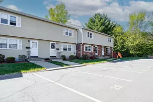 32 Yorktown Ct, Chicopee, MA 01020 - Photo 2