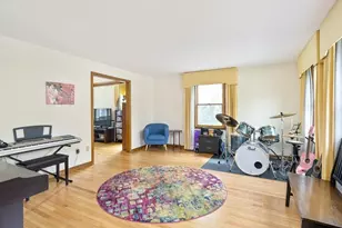 478 Clinton Rd, Brookline, MA 02467 - Photo 4