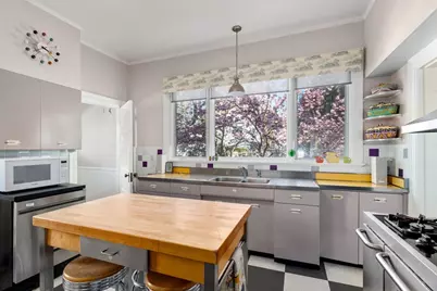 121 Thorndike Street, Brookline, MA 02446 - Photo 20