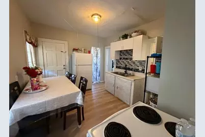 48 Acushnet Ave, Springfield, MA 01105 - Photo 10